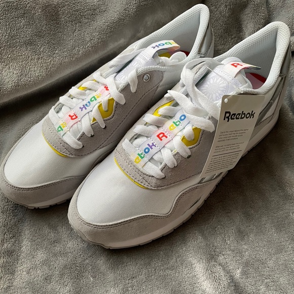SoulCycle x Reebok Exclusive White/Grey Sneaker - Picture 2 of 13